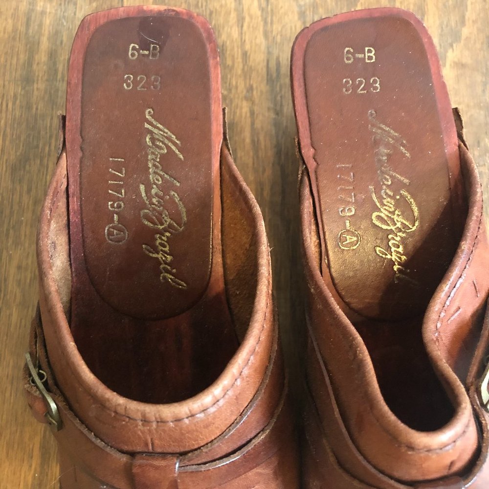 Clogs - Picture 2 of 4